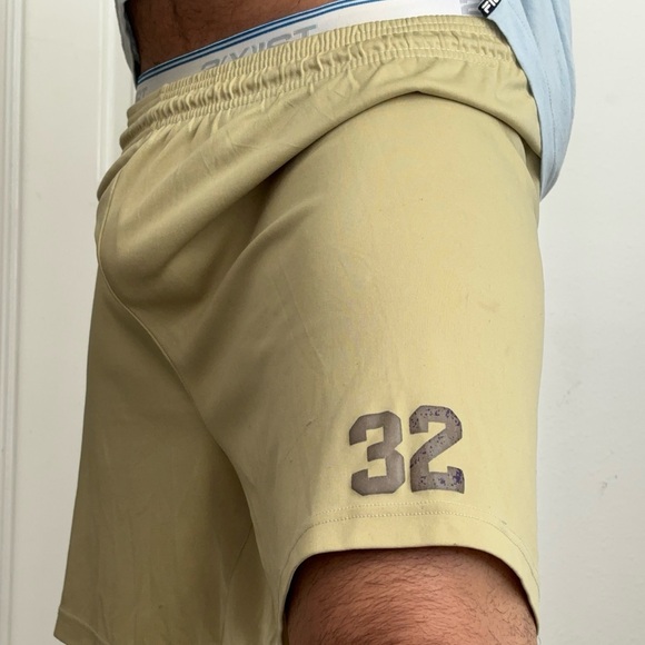 BADGER SPORT PRE-OWNED MENS YELLOW POLYESTER ATHLETIC PRACTICE SHORTS - MEDIUM - Picture 12 of 13